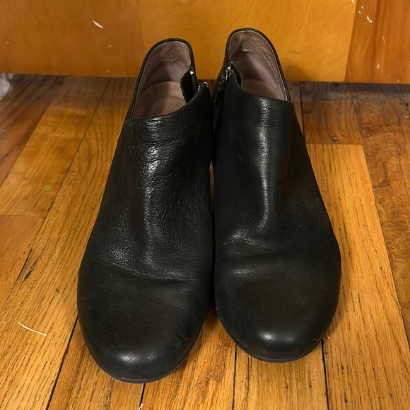 Dansko Raina Black Burnished Leather Bootie size 39 EUC - Picture 2 of 7